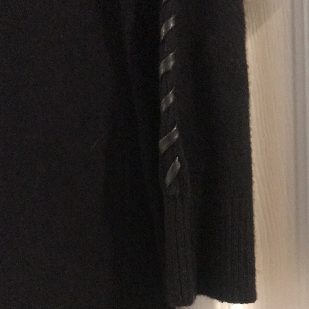 Sweater - Picture 4 of 7